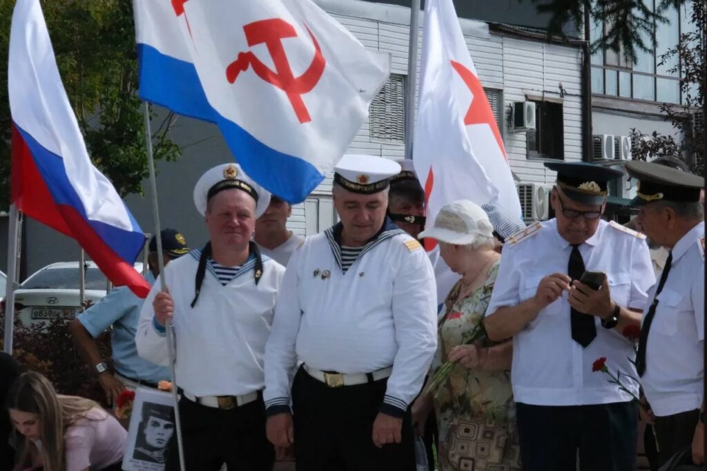 На набережной Саратова прошли торжества в честь 330-летия Военно-морского флота На набережной Саратова прошли торжества в честь 330-летия Военно-морского флота