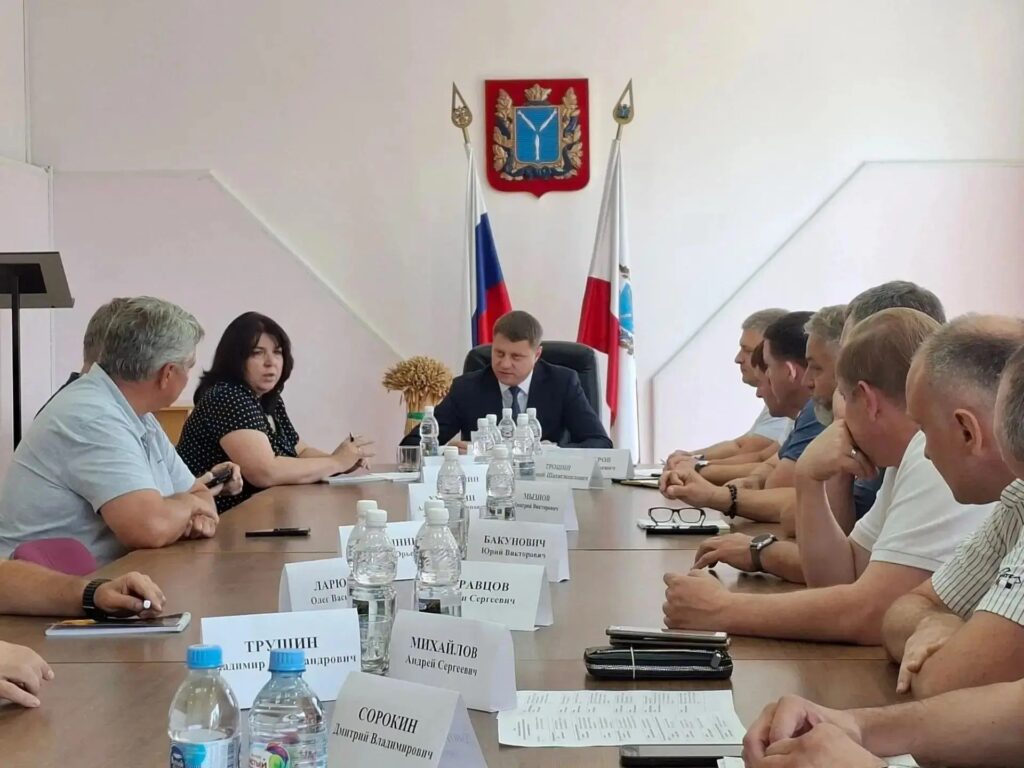 Саратовских зернотрейдеров призвали не демпинговать при закупке урожая у местных фермеров Саратовских зернотрейдеров призвали не демпинговать при закупке урожая у местных фермеров