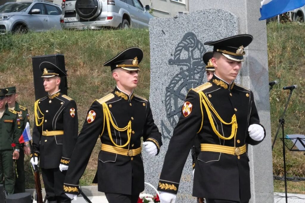 На набережной Саратова прошли торжества в честь 330-летия Военно-морского флота На набережной Саратова прошли торжества в честь 330-летия Военно-морского флота