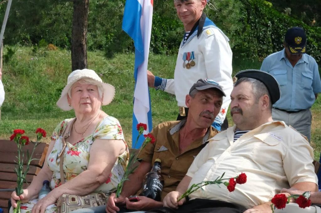На набережной Саратова прошли торжества в честь 330-летия Военно-морского флота На набережной Саратова прошли торжества в честь 330-летия Военно-морского флота