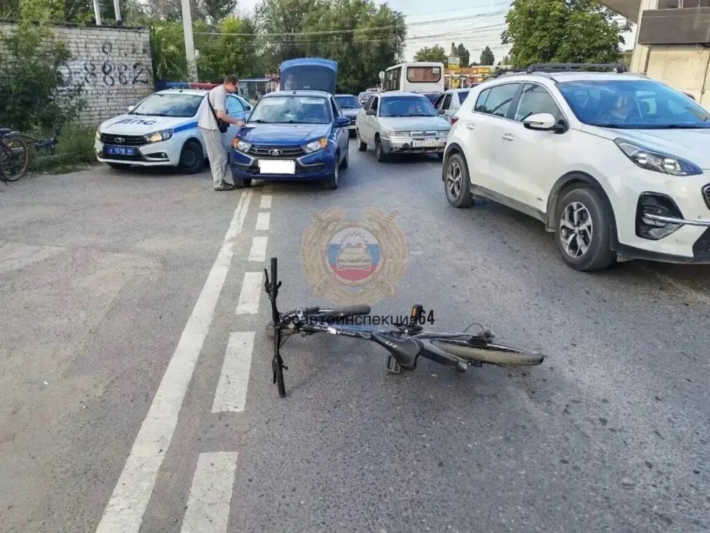 В Саратове «Гранта» сбила подростка на велосипеде В Саратове «Гранта» сбила подростка на велосипеде