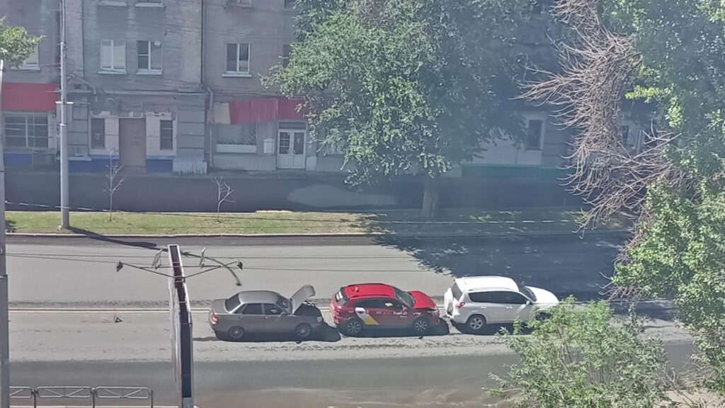 Массовое ДТП «паровозиком» в Саратове застопорило движение транспорта Массовое ДТП «паровозиком» в Саратове застопорило движение транспорта