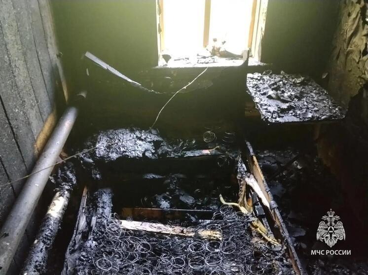 Под Саратовом огонь уничтожил частный дом Под Саратовом огонь уничтожил частный дом