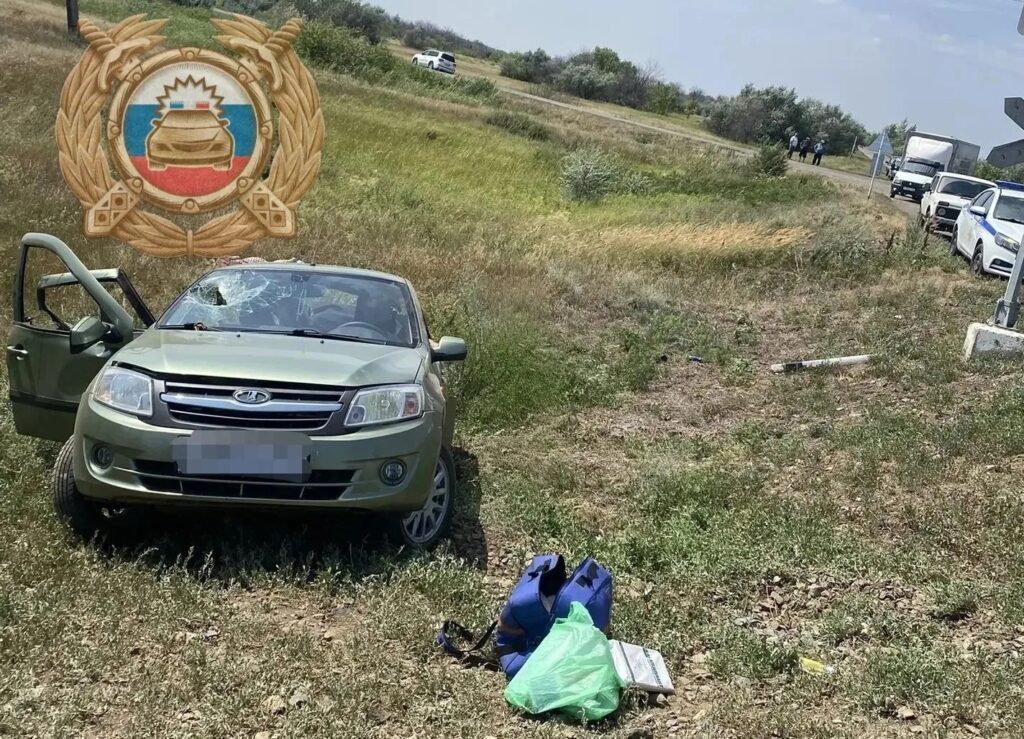 В Краснокутском районе поезд столкнулся с автомобилем