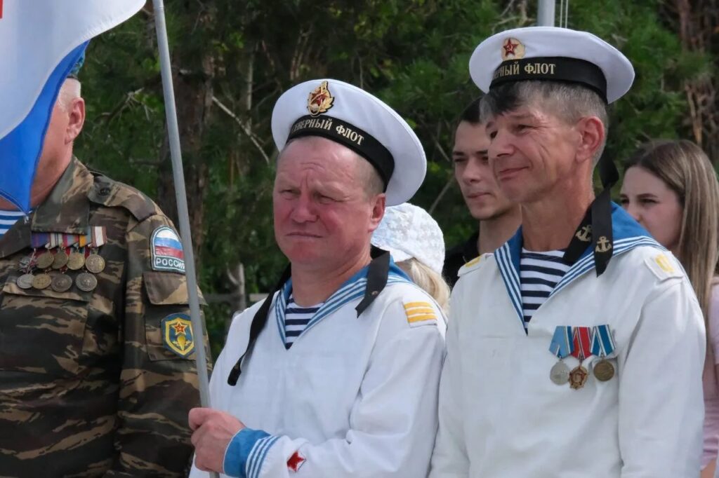 На набережной Саратова прошли торжества в честь 330-летия Военно-морского флота На набережной Саратова прошли торжества в честь 330-летия Военно-морского флота