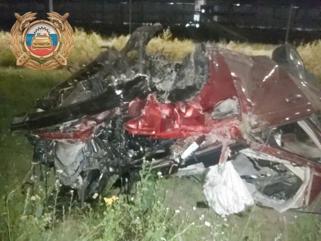 У склада маркетплейса в Саратове перевернулся внедорожник У склада маркетплейса в Саратове перевернулся внедорожник