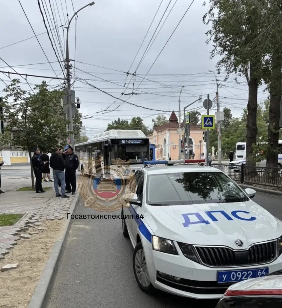 Пешеход не выжил после наезда автобуса в Саратове Пешеход не выжил после наезда автобуса в Саратове