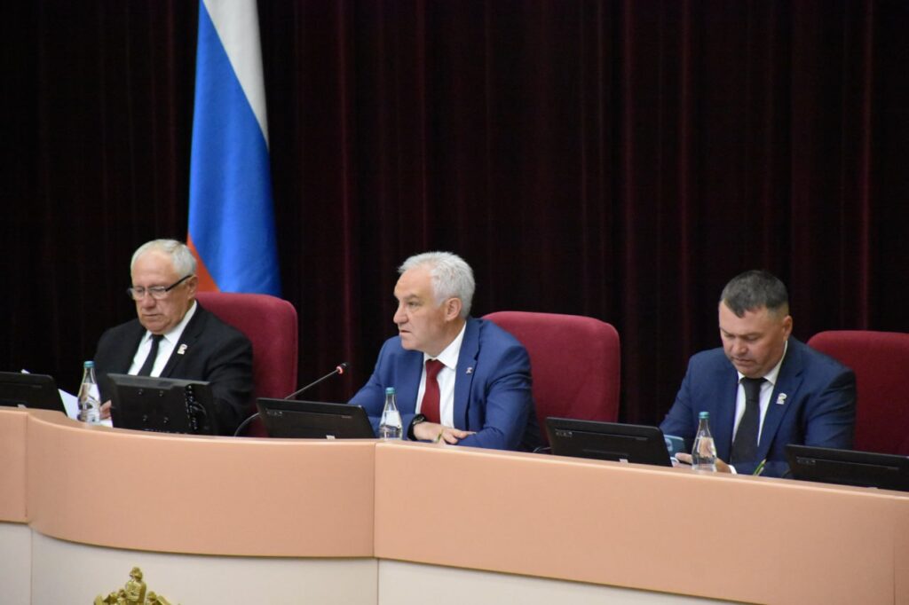 Смена статуса и крупные слияния: саратовские депутаты перераспределили образовательные объекты и поликлинику Смена статуса и крупные слияния: саратовские депутаты перераспределили образовательные объекты и поликлинику