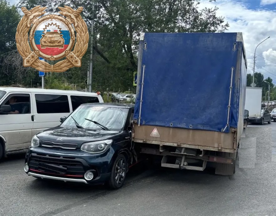 Девочка пострадала в ДТП с «Газелью» и иномаркой в Саратове