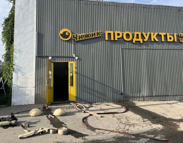 В Саратове сгорели магазин и СТО В Саратове сгорели магазин и СТО