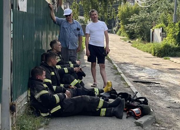 В Саратове сгорели магазин и СТО В Саратове сгорели магазин и СТО