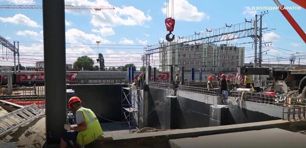 В Саратове назвали точные сроки открытия нового пешеходного моста и вестибюля на железнодорожном вокзале В Саратове назвали точные сроки открытия нового пешеходного моста и вестибюля на железнодорожном вокзале