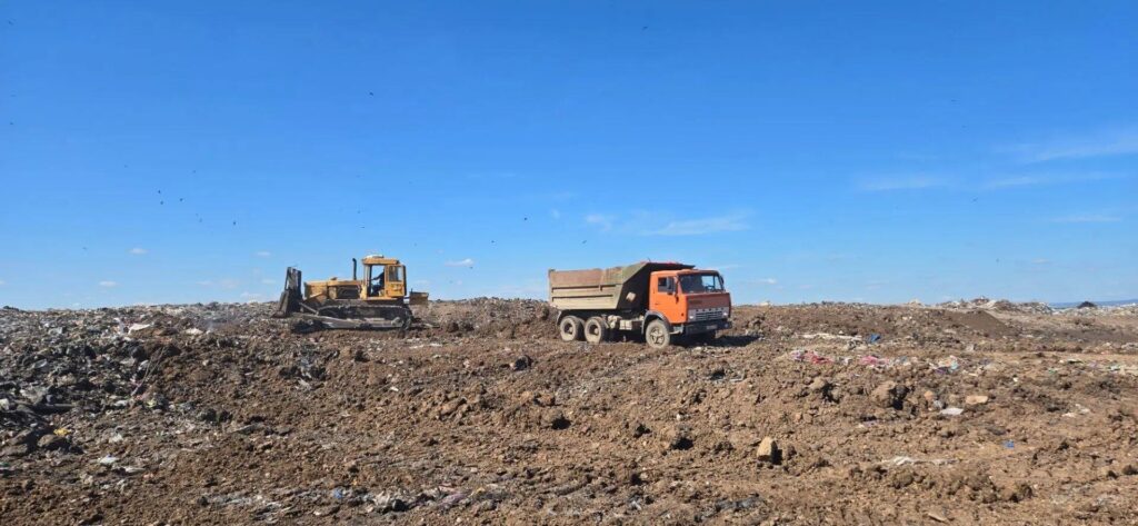 Пожар на балаковской свалке потушили спустя пять дней Пожар на балаковской свалке потушили спустя пять дней