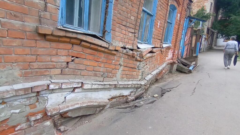 В Саратове снесут рухнувший вековой дом на Мичурина В Саратове снесут рухнувший вековой дом на Мичурина