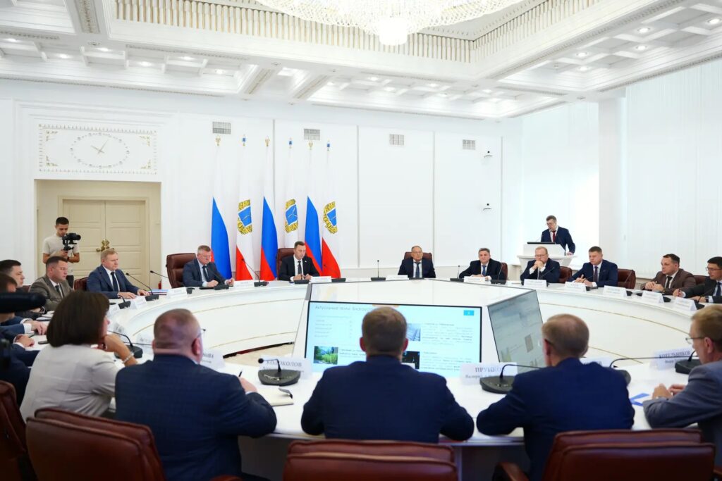 Роман Бусаргин поручил усилить контроль за пожарами и развитием кардиослужбы в Саратовской области Роман Бусаргин поручил усилить контроль за пожарами и развитием кардиослужбы в Саратовской области