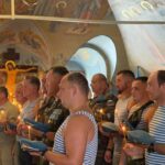 «Слава ВДВ!» — саратовцы приветствовали колонну десантников на набережной