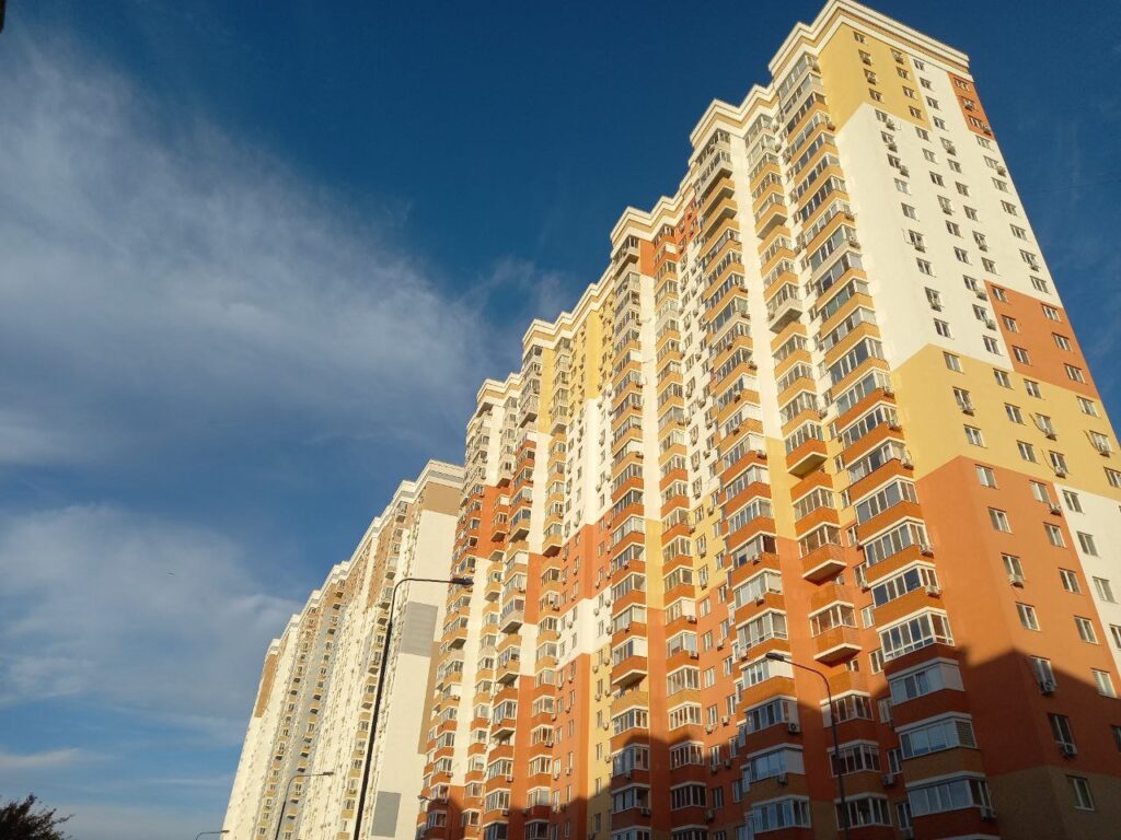 Вся зарплата в копилку: назван реальный срок покупки квартиры в Саратове без ипотеки Вся зарплата в копилку: назван реальный срок покупки квартиры в Саратове без ипотеки
