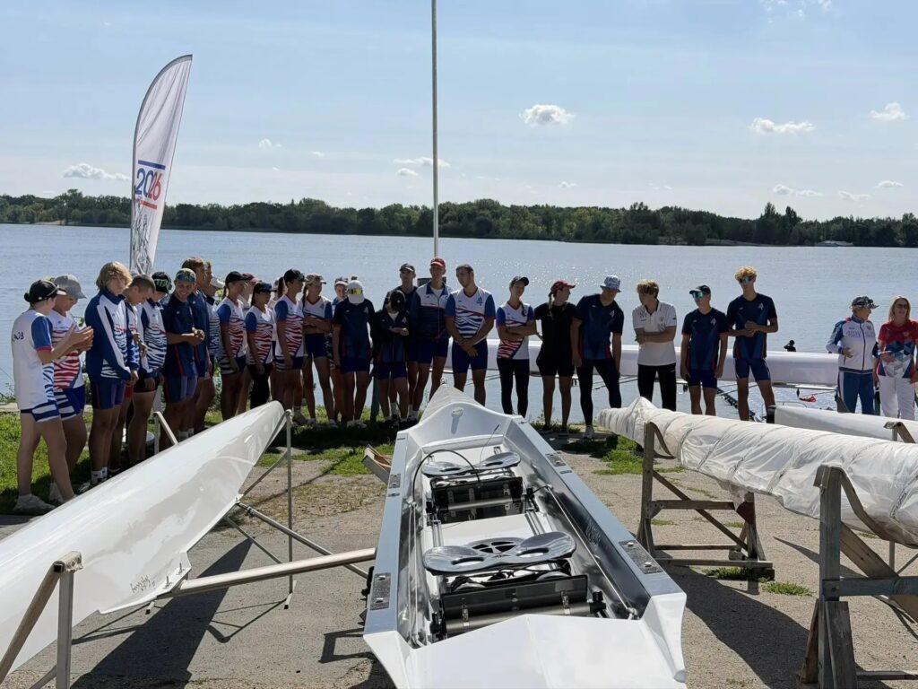 Саратовской школе олимпийского резерва передали десять новых лодок