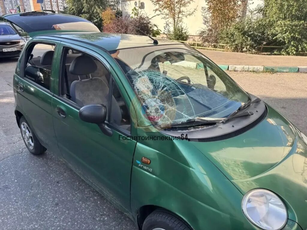 На улице Батавина в Саратове машина сбила подростка на велосипеде