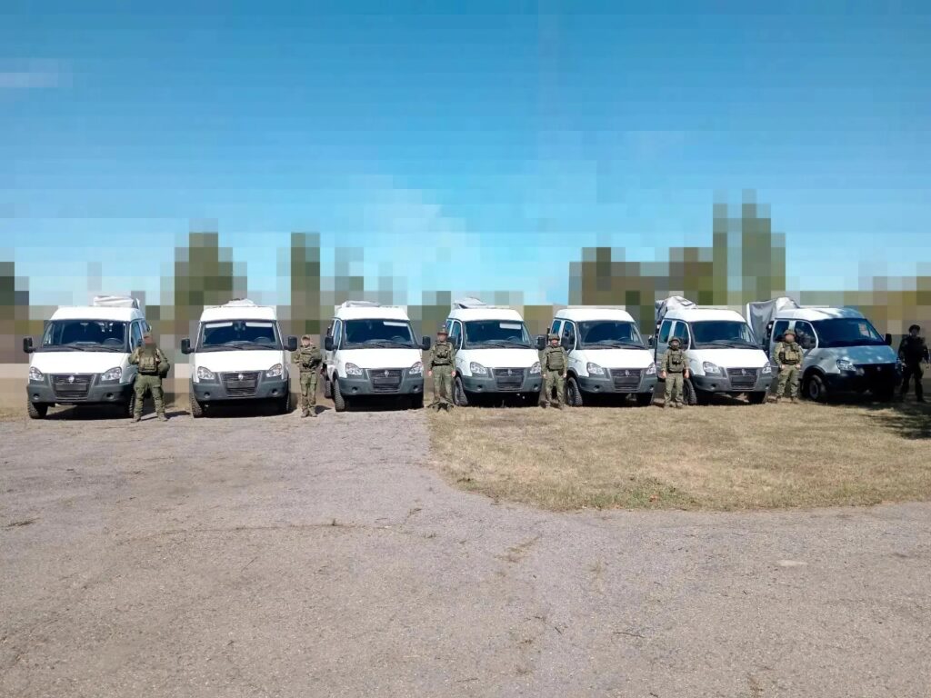 В Саратовской области бойцам БАРС передали дополнительные автомобили для защиты от дронов В Саратовской области бойцам БАРС передали дополнительные автомобили для защиты от дронов