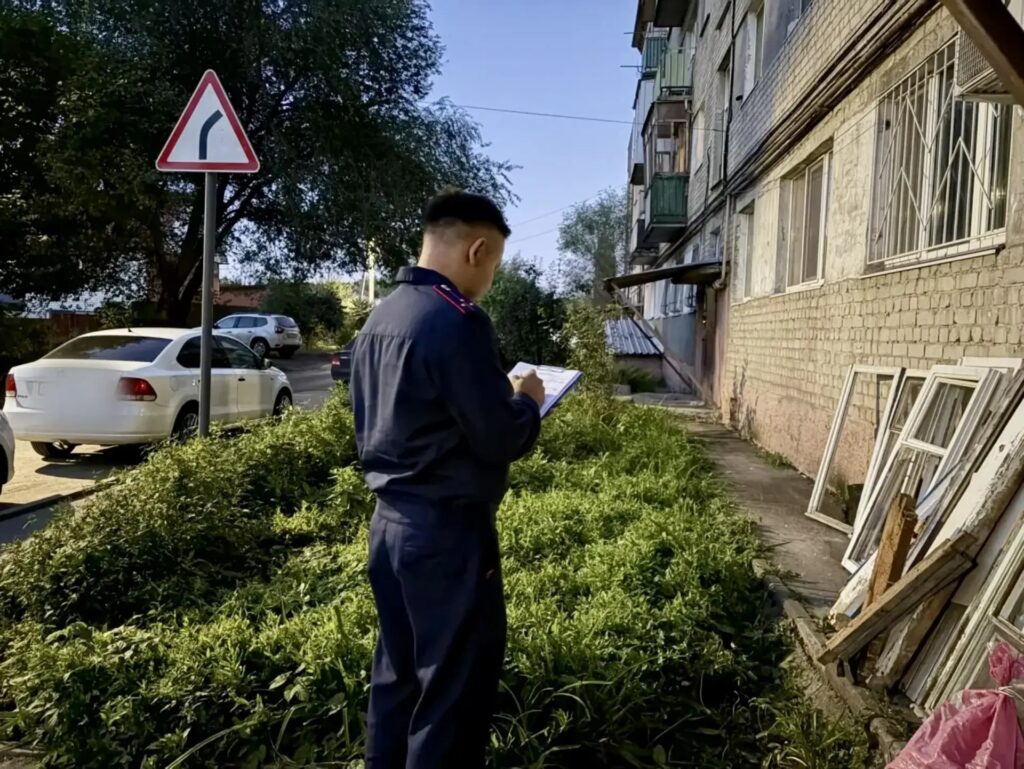 Ребёнок выпал из окна третьего этажа в Заводском районе Саратова Ребёнок выпал из окна третьего этажа в Заводском районе Саратова