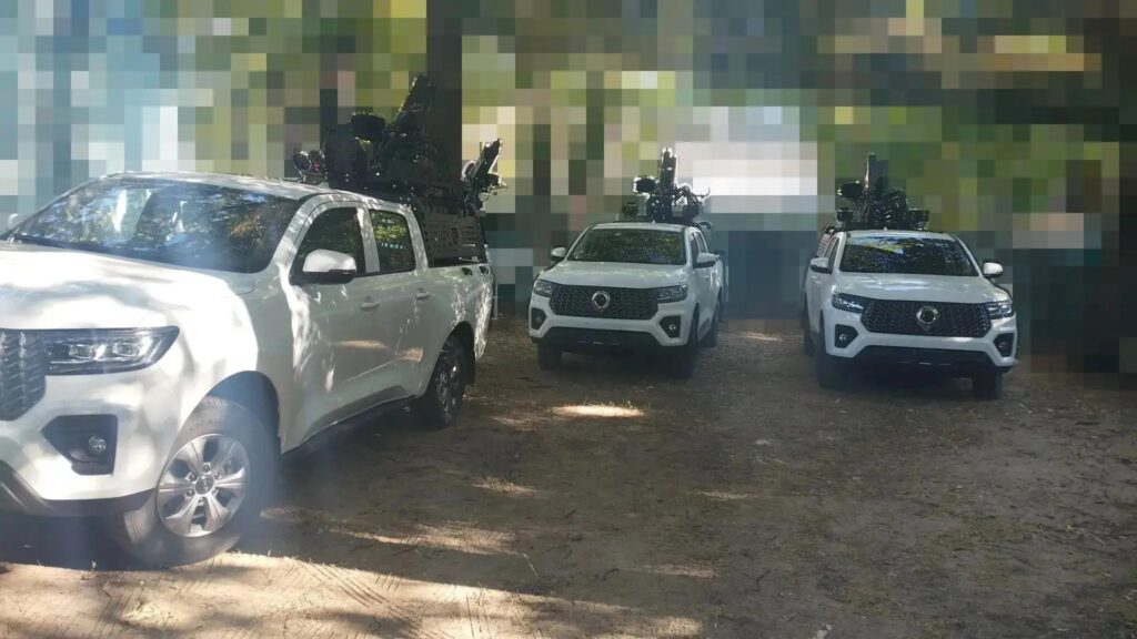 В Саратовской области бойцам БАРС передали дополнительные автомобили для защиты от дронов В Саратовской области бойцам БАРС передали дополнительные автомобили для защиты от дронов