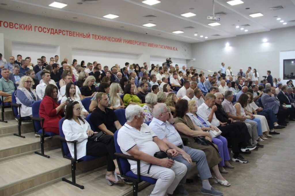 В Саратове поздравили строителей с профессиональным праздником