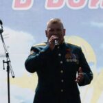 «Слава ВДВ!» — саратовцы приветствовали колонну десантников на набережной