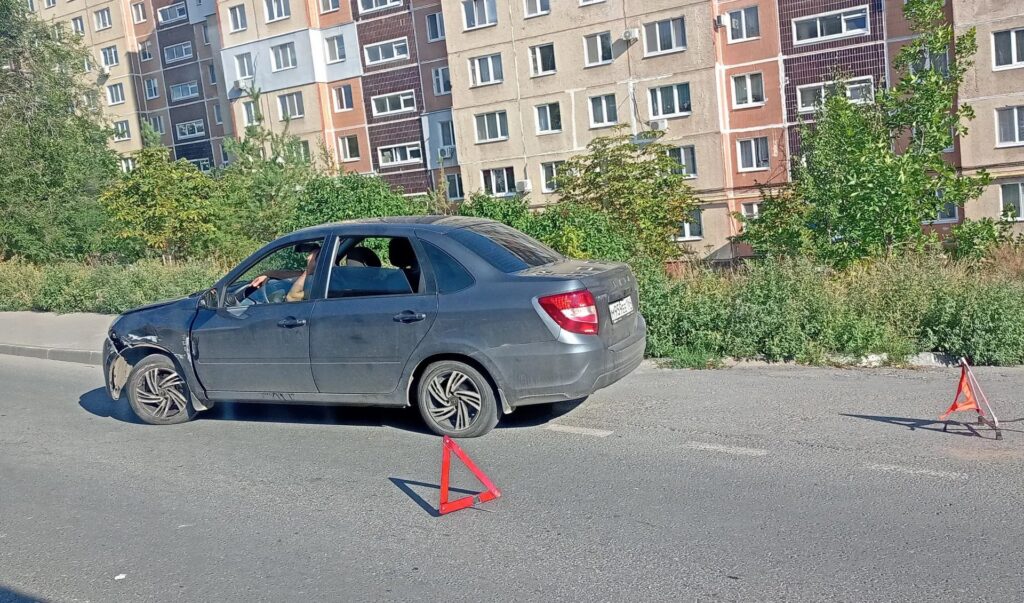 Две «Лады» попали в ДТП в Заводском районе Саратова Две «Лады» попали в ДТП в Заводском районе Саратова