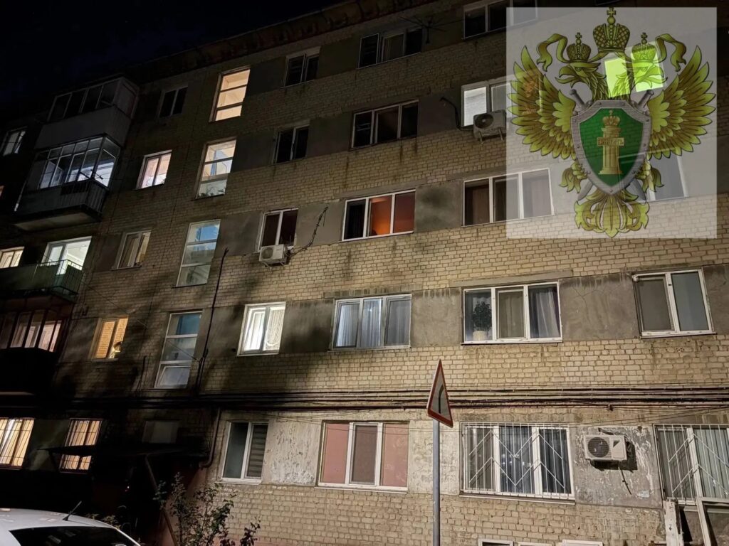 Ребёнок выпал из окна третьего этажа в Заводском районе Саратова Ребёнок выпал из окна третьего этажа в Заводском районе Саратова
