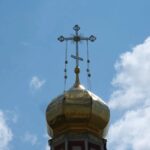 «Слава ВДВ!» — саратовцы приветствовали колонну десантников на набережной