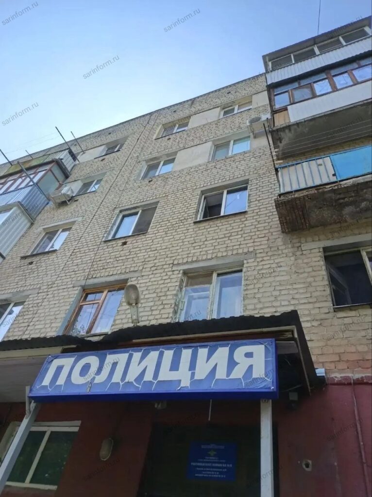 В Саратове мальчик выпал из окна на козырек отдела полиции