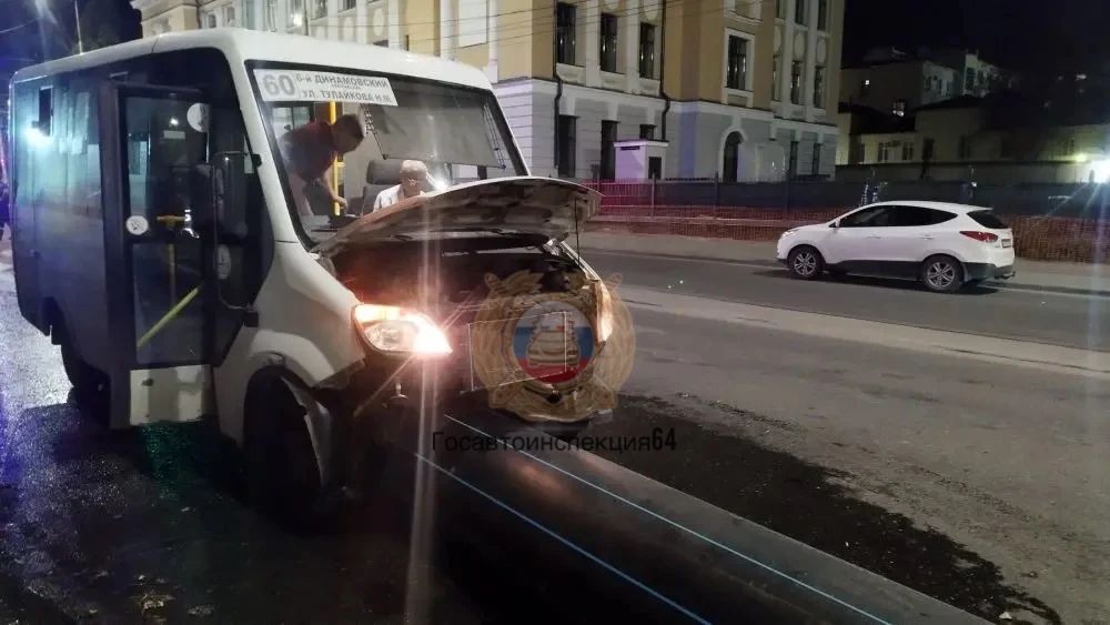 Мужчина и женщина остаются в больницах Саратова после ночного ДТП с автобусом Мужчина и женщина остаются в больницах Саратова после ночного ДТП с автобусом