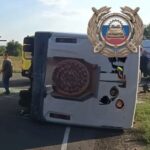 Трое детей и взрослый пострадали в перевернувшемся автобусе в Саратовской области Трое детей и взрослый пострадали в перевернувшемся автобусе в Саратовской области