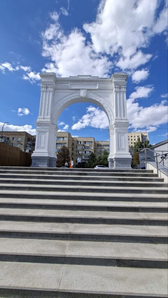 Памятник Ушакову раскритиковали Памятник Ушакову раскритиковали