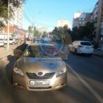 В Саратове иномарка сбила девушку и подростка В Саратове иномарка сбила девушку и подростка