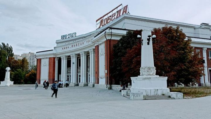 В кинотеатре «Победа» в Саратове заменят ковролин и покрасят стены В кинотеатре «Победа» в Саратове заменят ковролин и покрасят стены