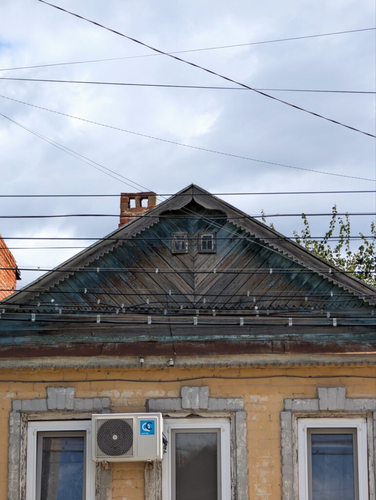 В саратовских двориках обнаружены «образчики деревянной словесности»