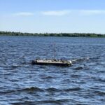 В акватории Набережной Волгу очистили от водорослей и мусора