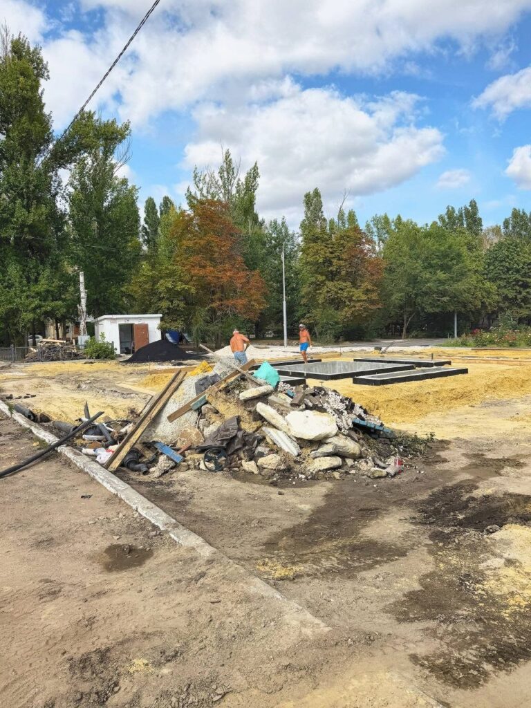 У ДК имени Руслановой в Саратове реконструируют фонтан