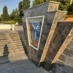 Саратовцы просят обновить герб Саратова на Набережной Космонавтов