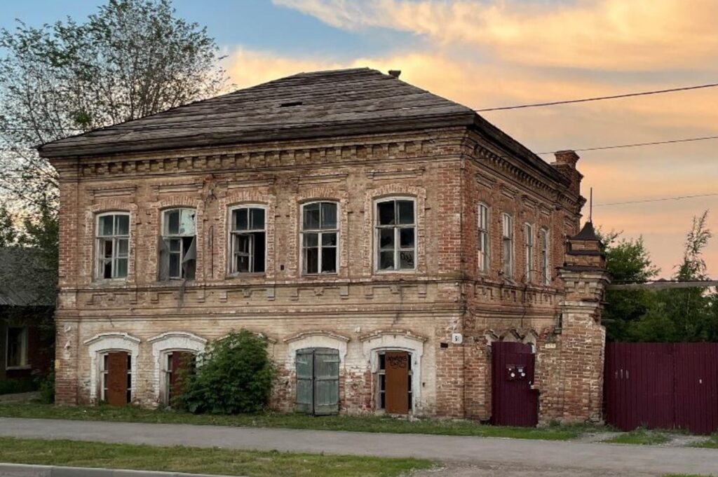 Инвесторам дали последний шанс приобрести исторический дом в центре Энгельса Инвесторам дали последний шанс приобрести исторический дом в центре Энгельса