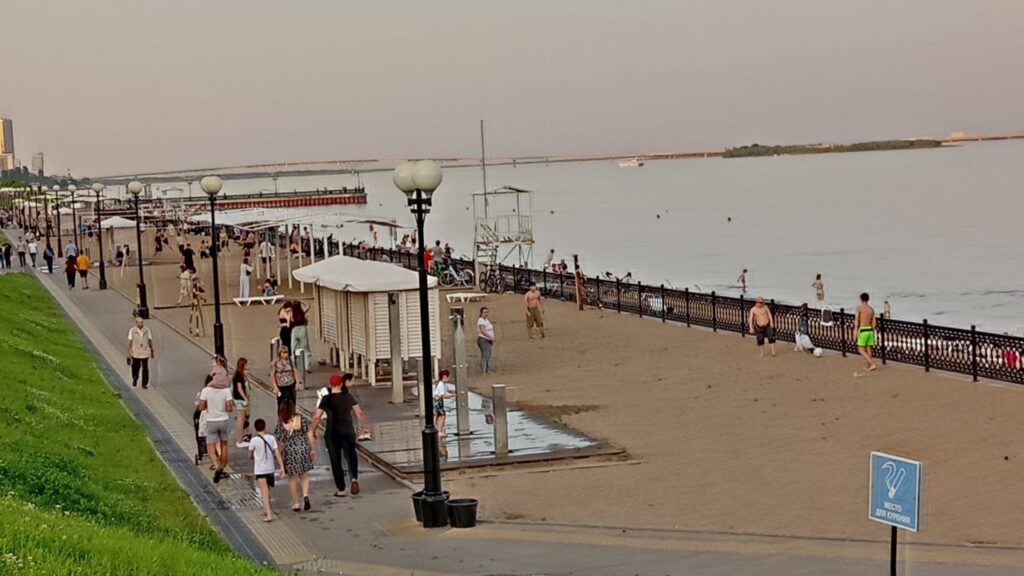 На пляже «Покорителей Волги» в Саратове ограничили купание