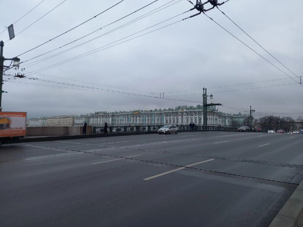 Саратовцев предупредили об опасных экскурсиях в Санкт-Петербурге