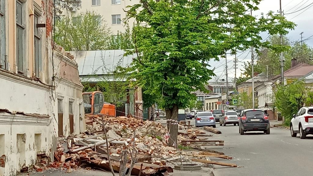 Старую двухэтажку снесут в Саратове за 1,7 миллиона Старую двухэтажку снесут в Саратове за 1,7 миллиона