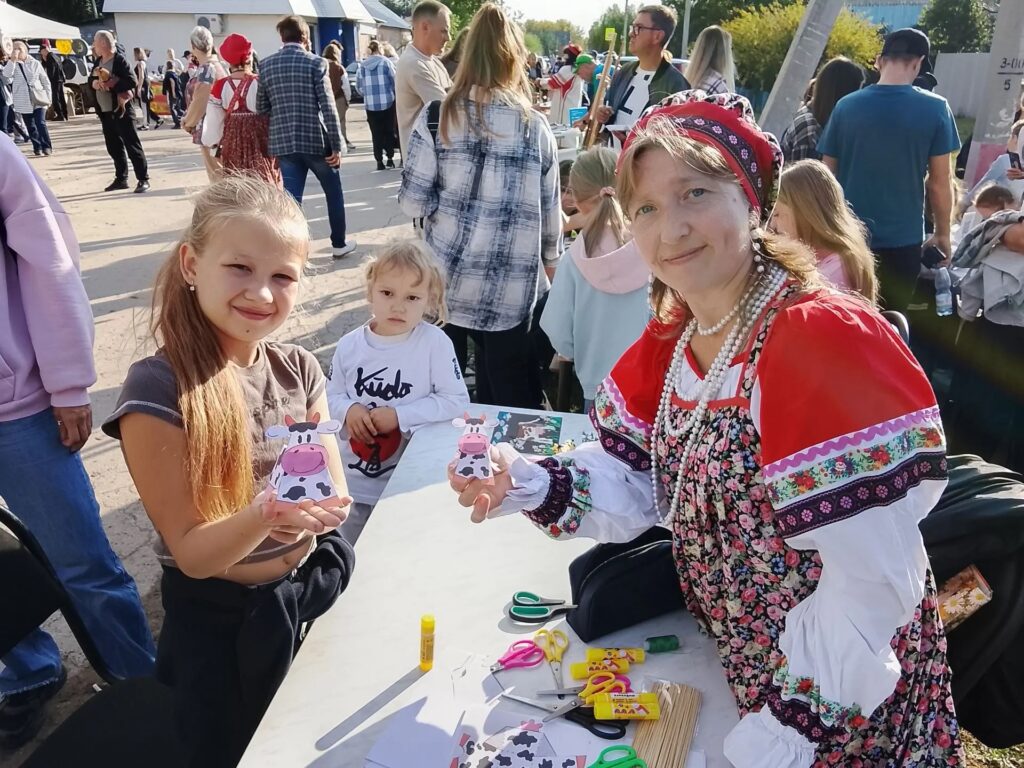 В Шумейке под Энгельсом прошел праздник села: коровы устроили «забастовку» В Шумейке под Энгельсом прошел праздник села: коровы устроили «забастовку»
