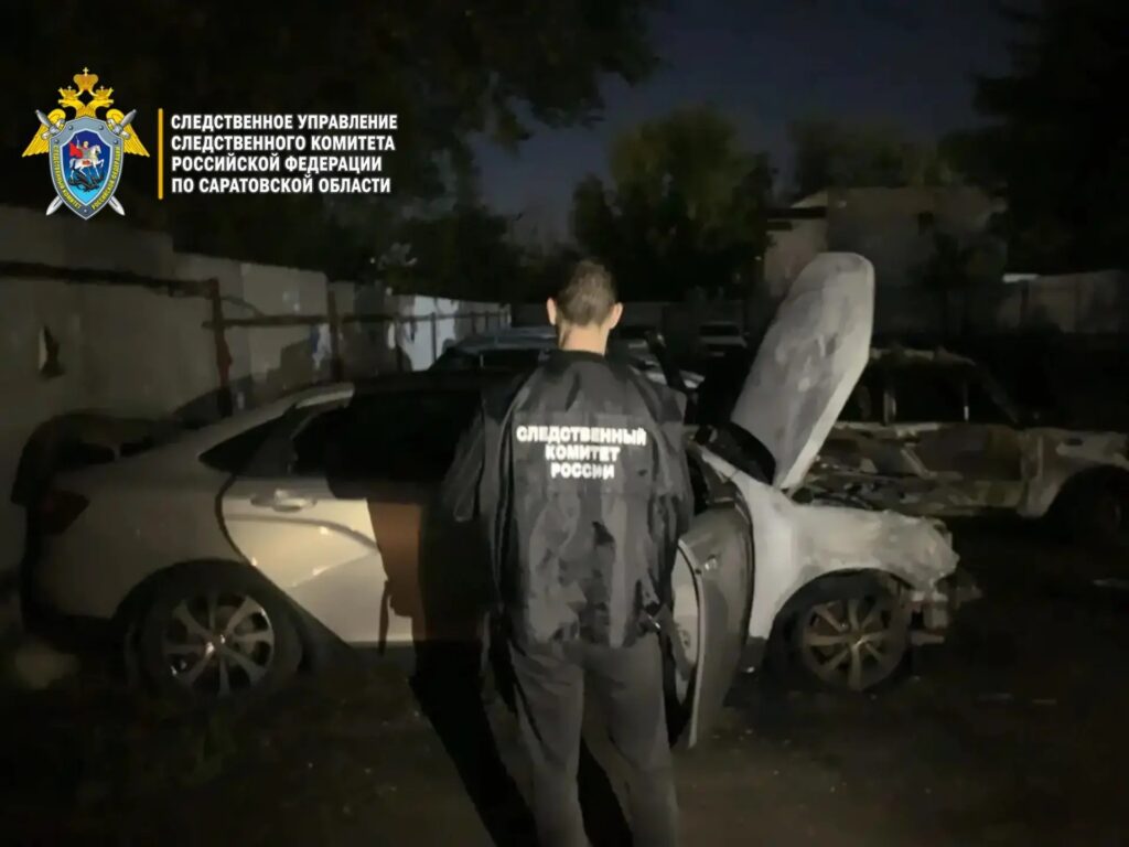 В Саратове на улице Рижской сгорел автомобиль: внутри обнаружили тело мужчины В Саратове на улице Рижской сгорел автомобиль: внутри обнаружили тело мужчины