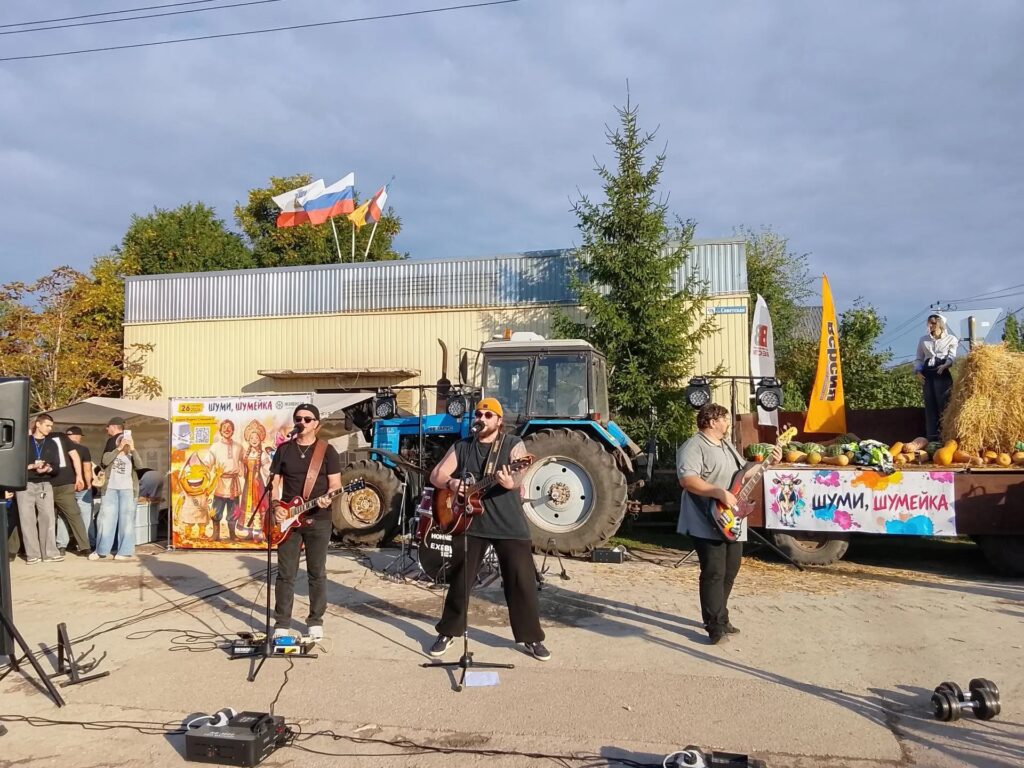 В Шумейке под Энгельсом прошел праздник села: коровы устроили «забастовку» В Шумейке под Энгельсом прошел праздник села: коровы устроили «забастовку»