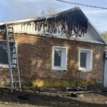 В Саратовской области женщина и ребенок выбрались из горящего дома к соседям
