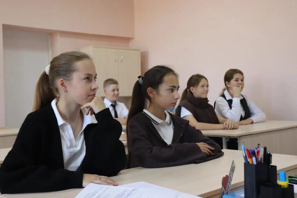 В школах Саратовской области по программе «Земский учитель» работает уже 91 педагог В школах Саратовской области по программе «Земский учитель» работает уже 91 педагог